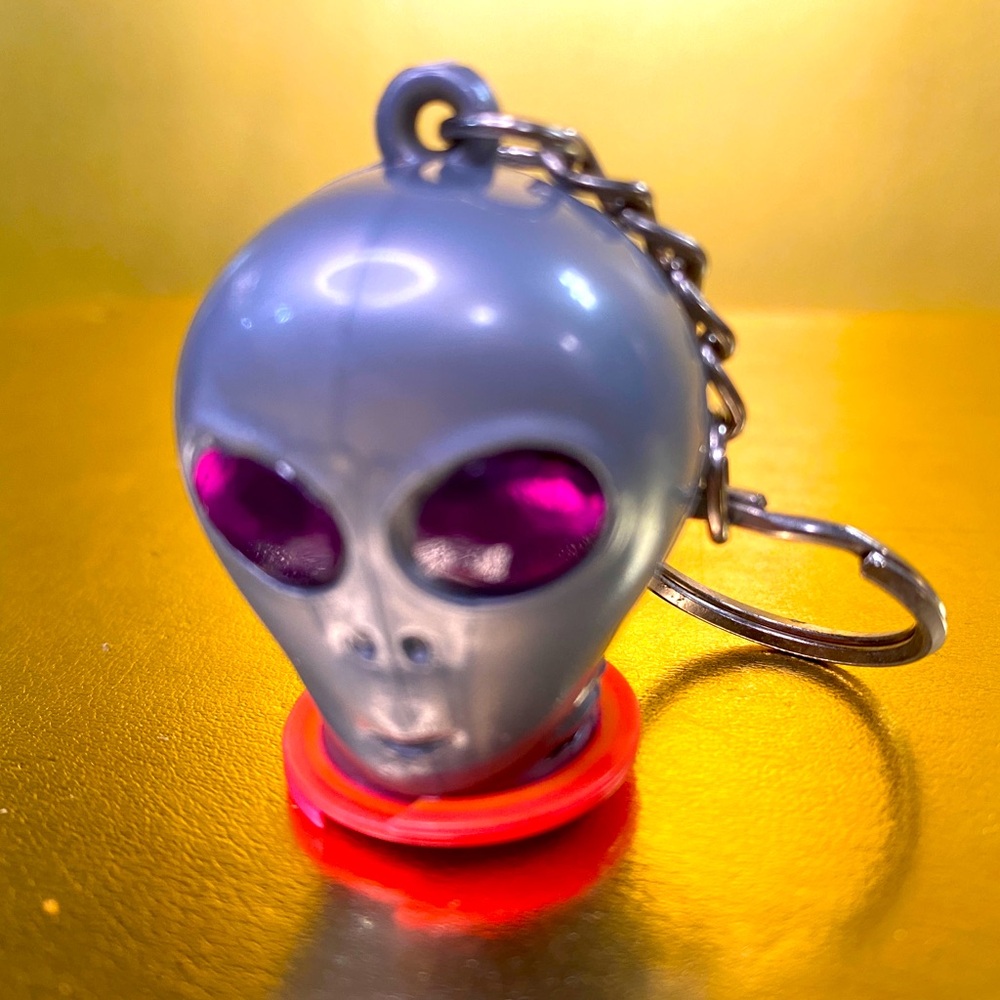UFO Alien Head Keychain Vintage 1990’s with Purple Gem Eyes